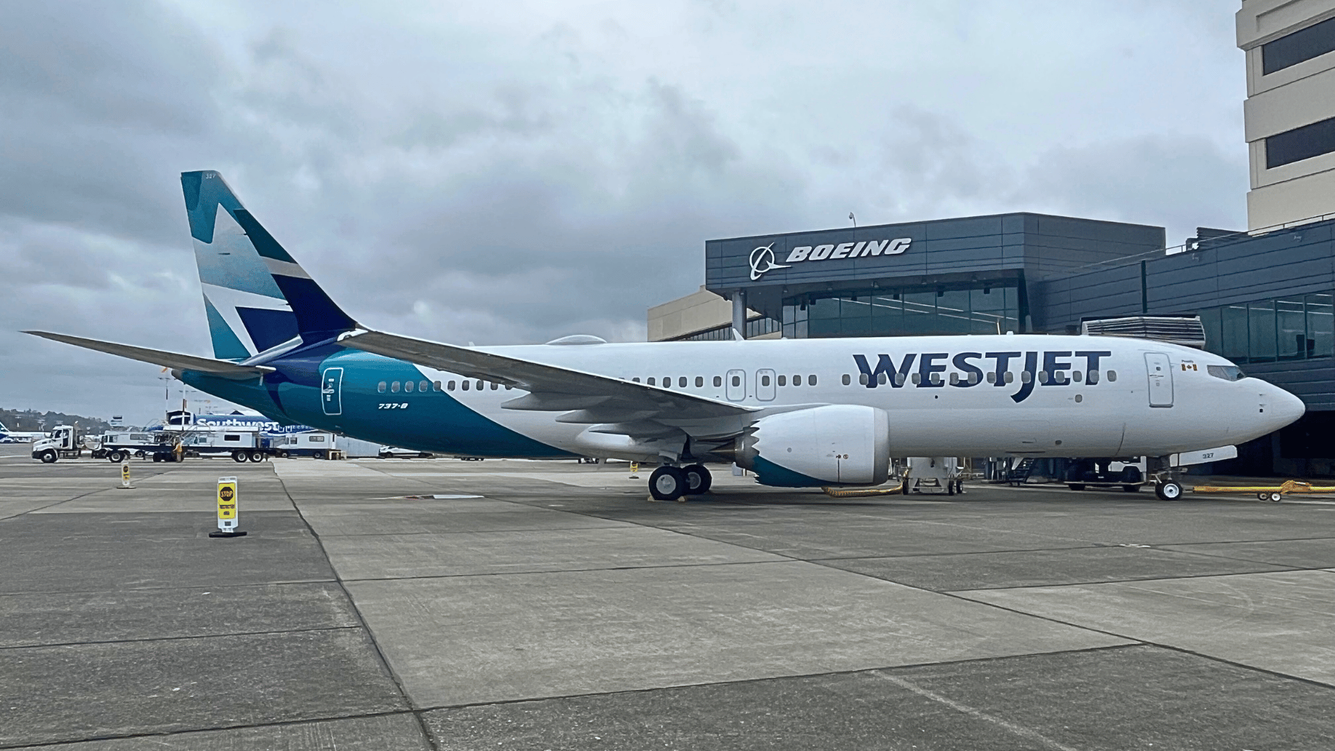 Clover Aviation Capital Delivers One B737 MAX 8 To WestJet