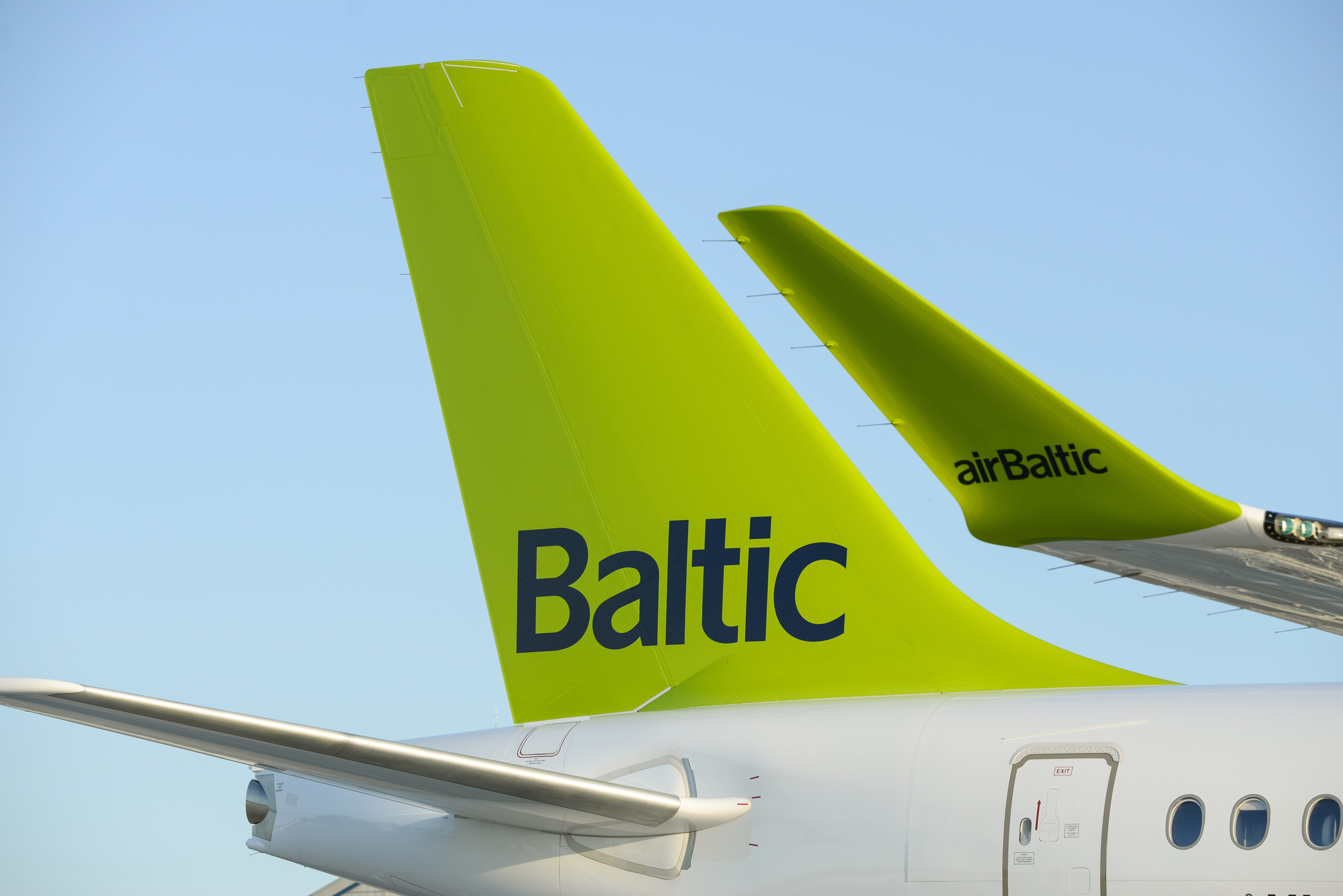 Air baltic. Авиакомпания Эйр Балтик. АИР Балтик самолеты. Air Baltic авиабилеты. Самолеты картинки AIRBALTIC.