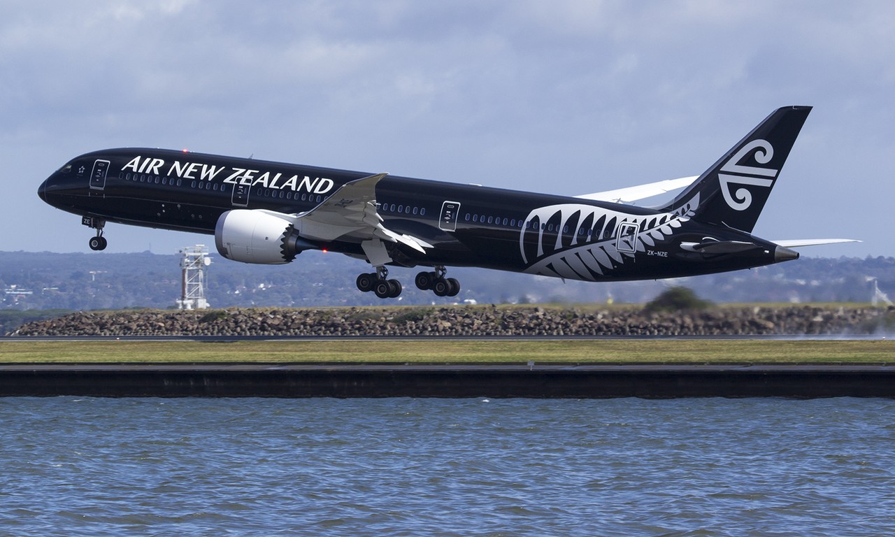 Air new zealand. Air New Zealand турбовинтовой. Новозеландская авиакомпания. Air New Zealand реклама.