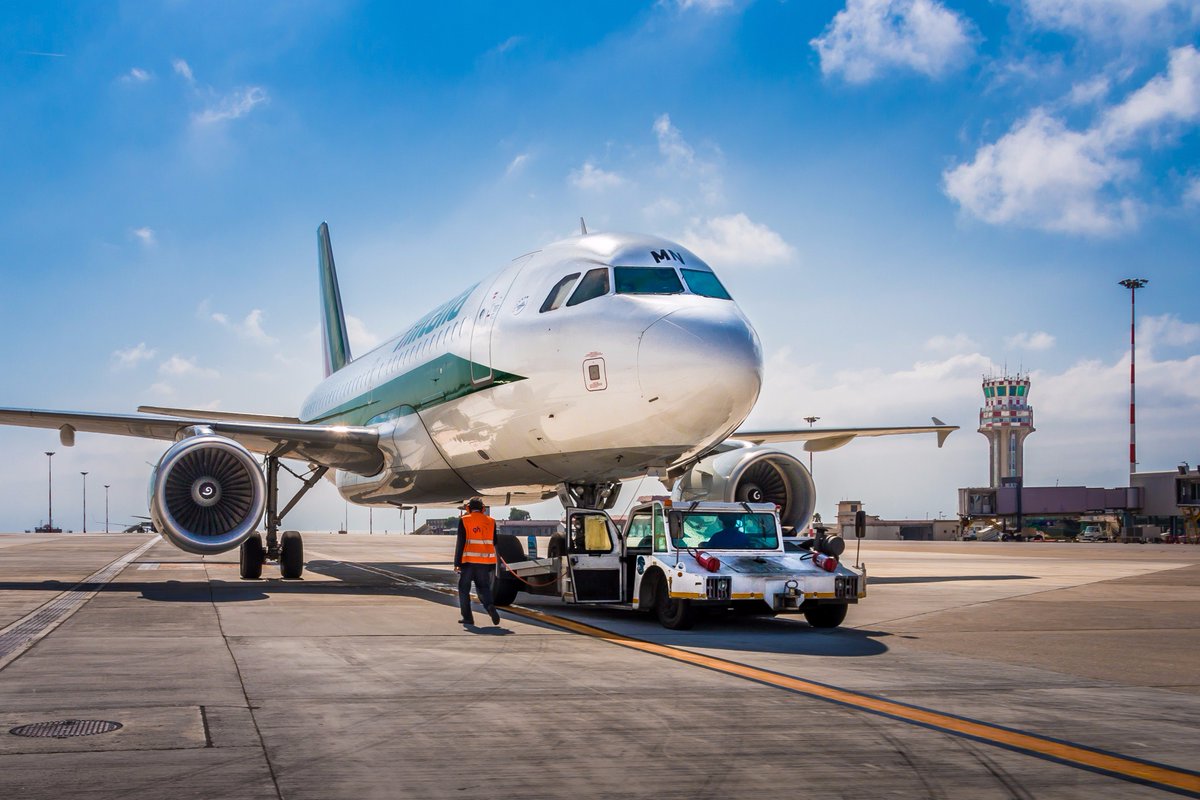 Ассоциация воздушного транспорта иата. IATA. IATA самолёты. Международная Ассоциация воздушного транспорта. Перевозчик на воздушном транспорте.