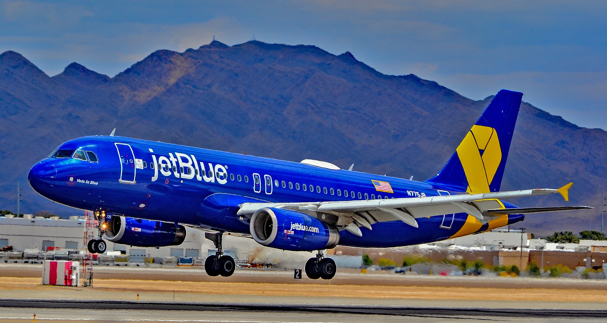 Mavi gök airlines. Блю Джет. Авиакомпания JETBLUE. Синяя авиакомпания. Bluebird авиакомпания.