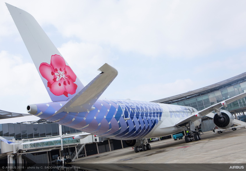 Airbus and China Airlines present A350-900 with special