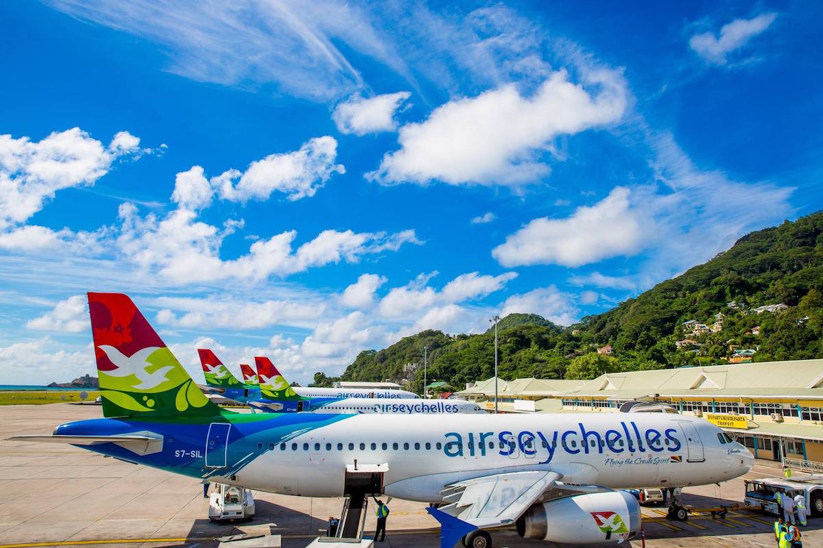 Сейшелы аэропорт. Air Seychelles a320 Neo. Air Seychelles самолеты. Маэ Праслин самолет. Авиакомпания Сейшельские авиалинии.