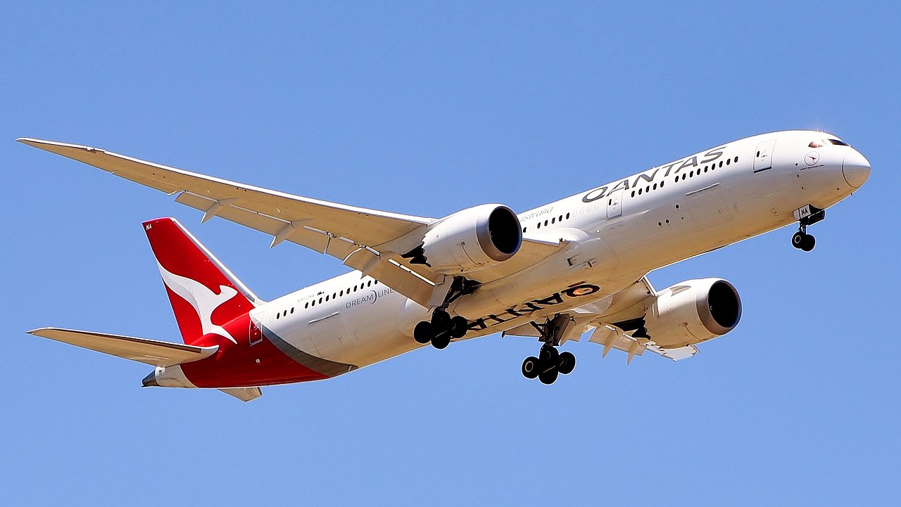 Qantas Dreamliner Sets Sights On Santiago