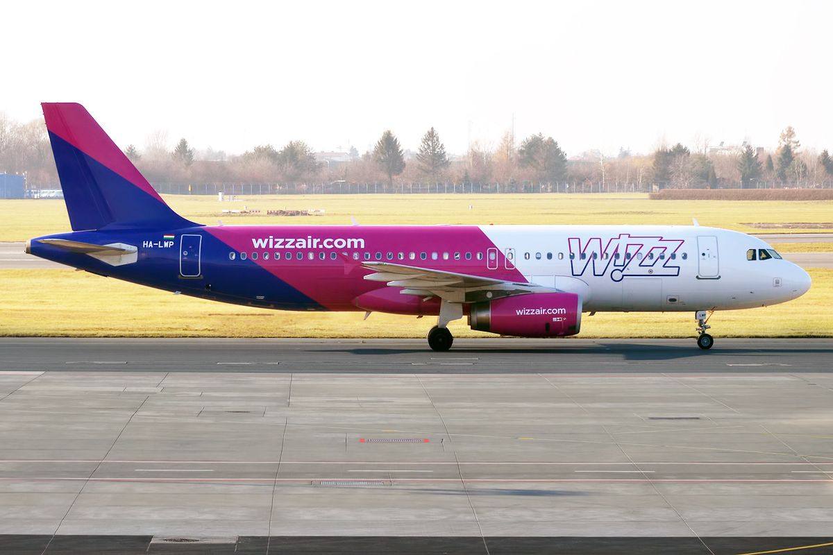 Bring air. Wizz Air Airbus. Airbus a330-200 Wizz Air. Wizz Air Seats.