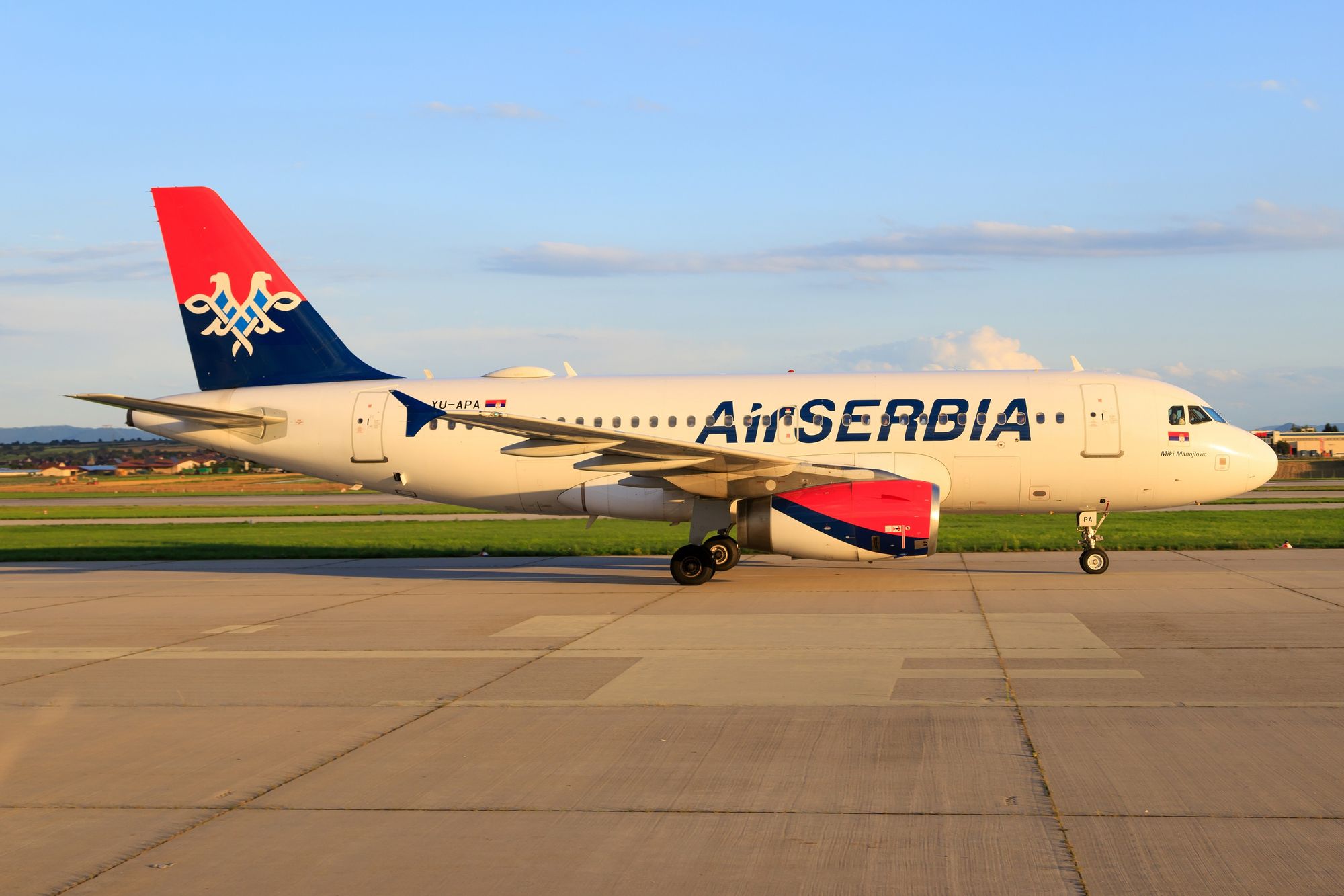 Airserbia com купить билет. Airbus a319 Air Serbia. Air Serbia a320. A319 Air Serbia в Шереметьево. Air Serbia места.