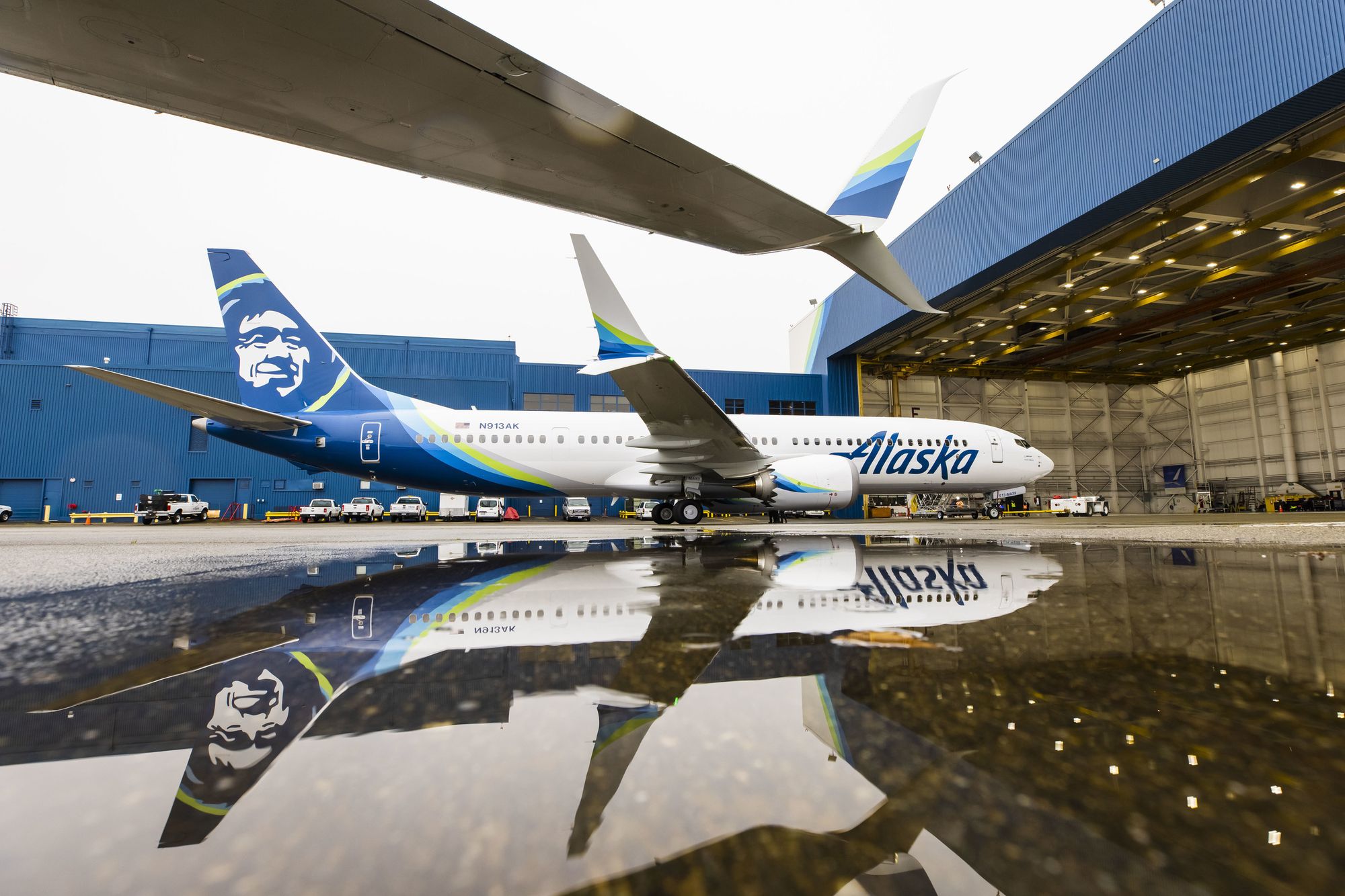 Alaska Airlines Continues Fleet Optimization With 12 Additional Boeing ...