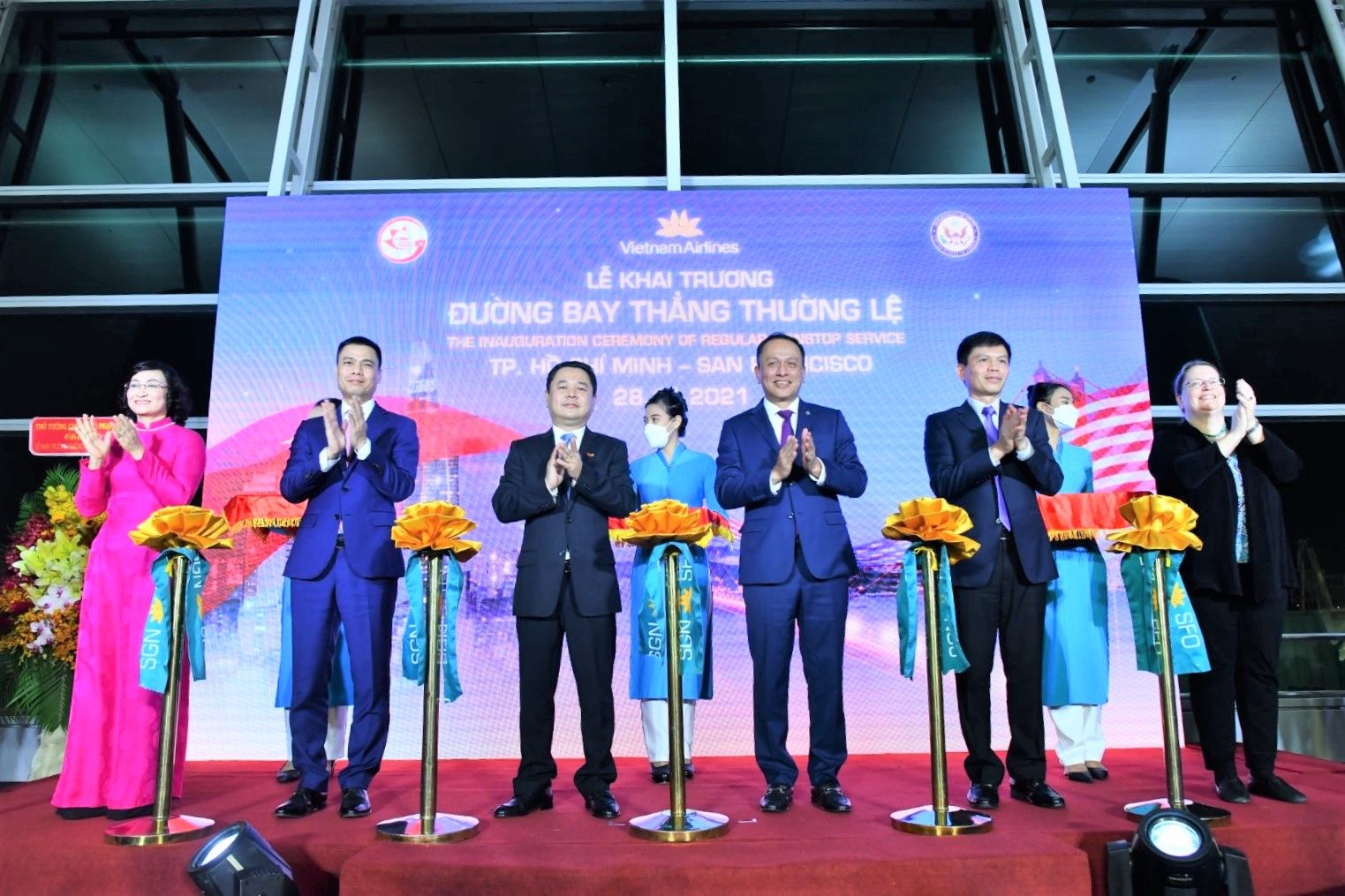 Vietnam Airlines Begins Regular Commercial Direct Flights to the United ...